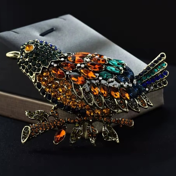 Robin Bird Crystal Elegant Multicolor Bird Brooch - Picture 3 of 8